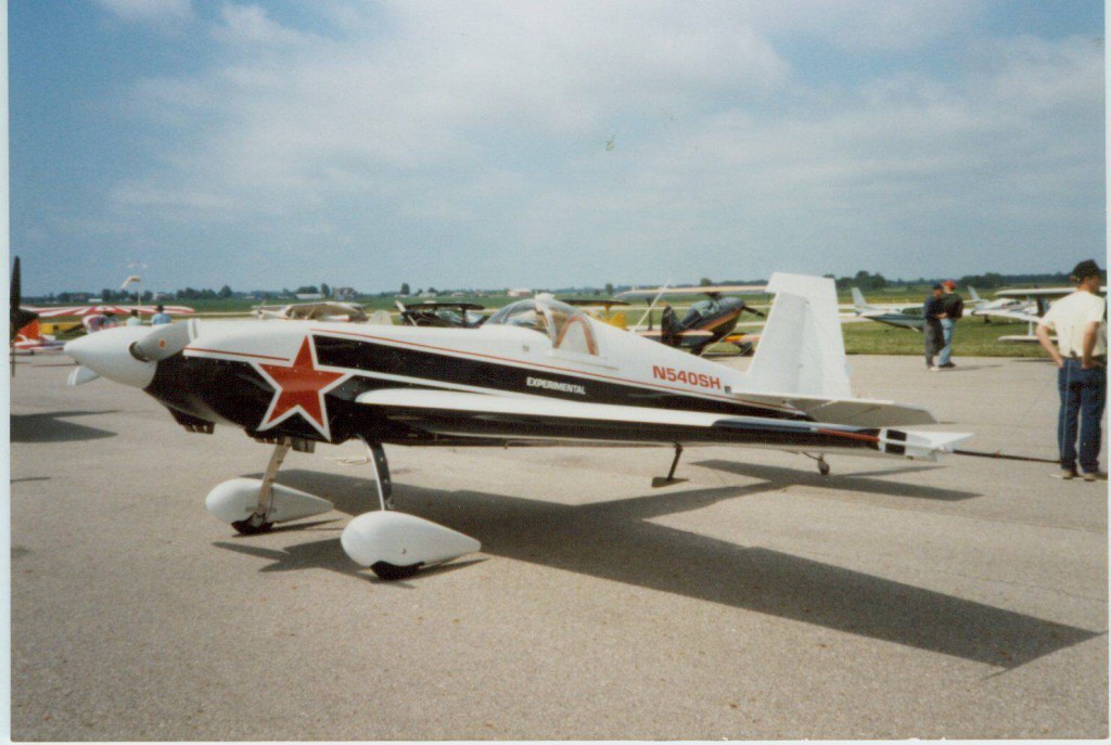 Staudacher S-300A primera versión del avión donde ya se veian las lineas angulosas del diseño