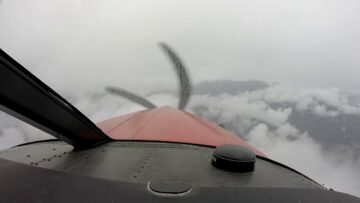 mala decision volar nubes montaña