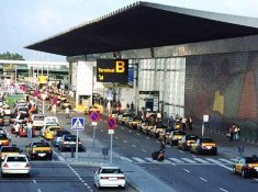 Vista exterior de la entrada a la Terminal B de El Prat. 