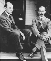 Los hermanos Wilbur y Orville Wright. 